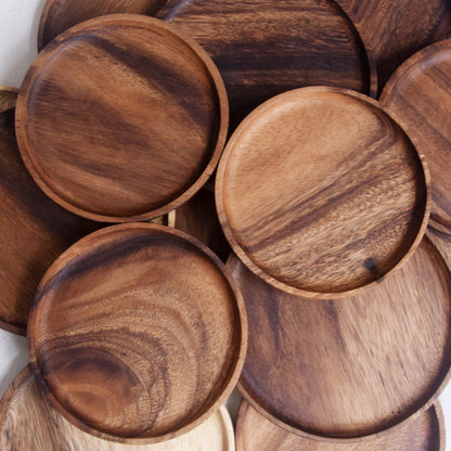 Round wooden plate